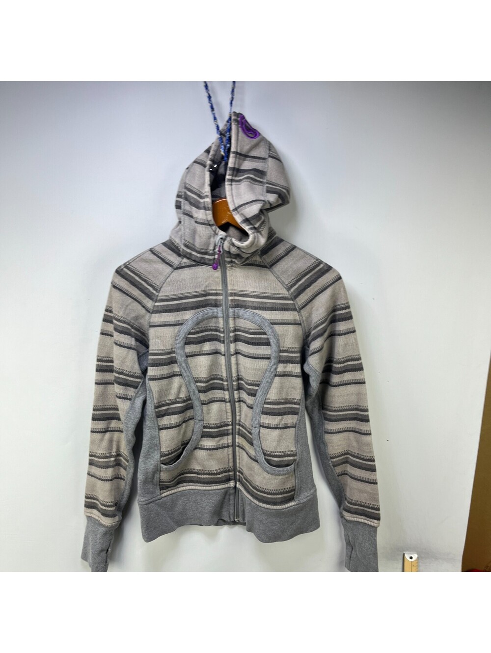 Lululemon Striped Scuba Full Zip Hoodie Grey Cuffs Womens 8